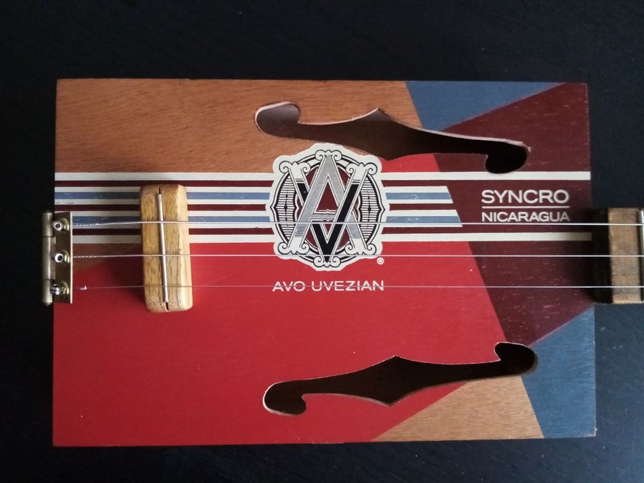 Guitarra de caixa de charutos