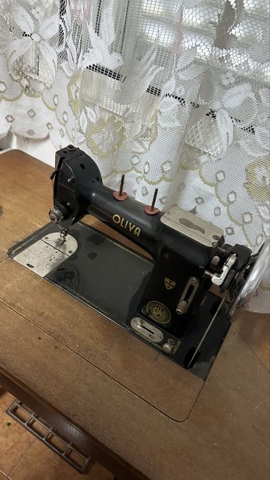 Maquina de custura antiga da Oliva