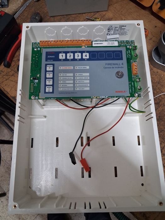 Vendo central incêndio Nibble FW8K 4 ZONAS nova