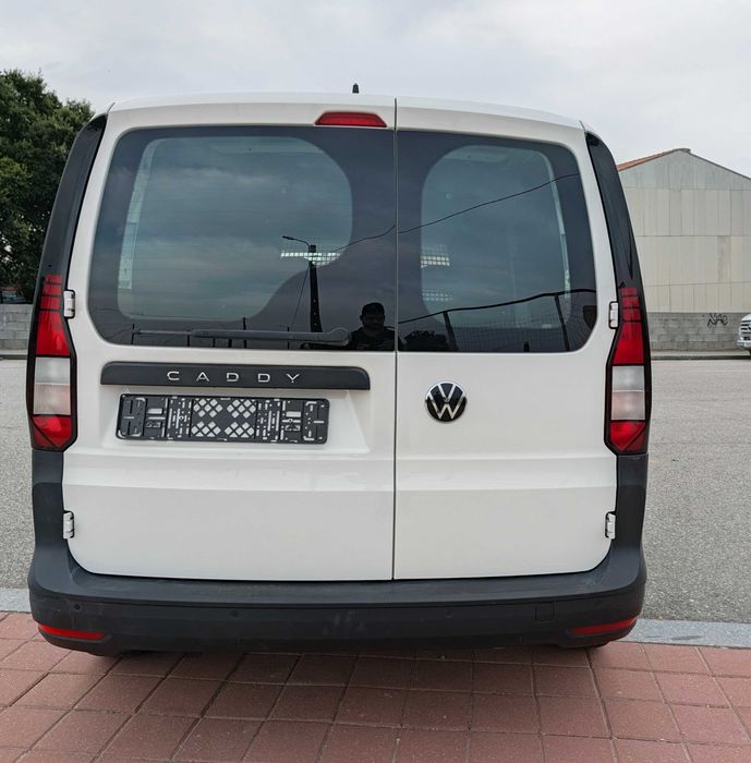 VW CADDY 2023 | 92.000 KM | IVA DEDUTÍVEL | REVISÃO FEITA | €18.500