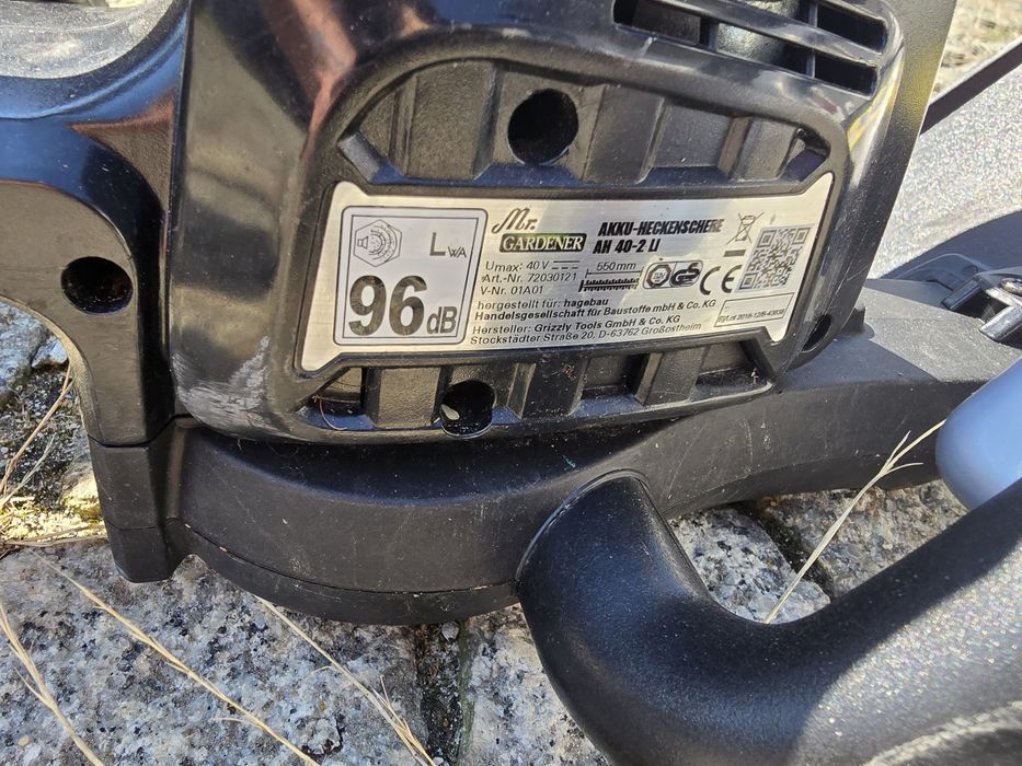 Dmuchawa i Nożyce akumulatorowe  do żywopłotu