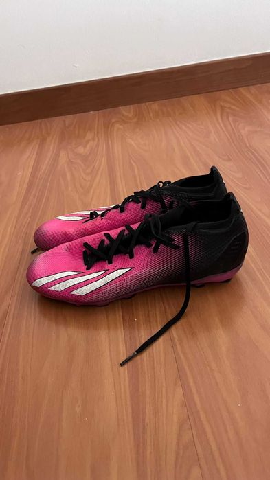 Chuteiras Adidas, tamanho 42, em bom estado.