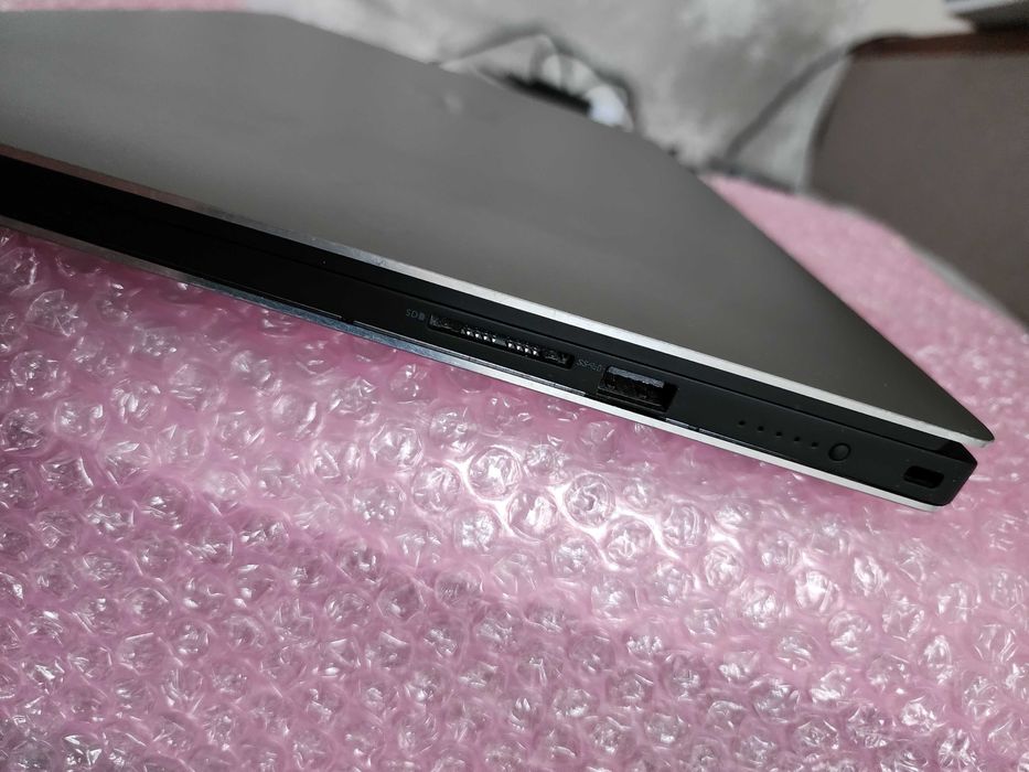 DELL PRECISION 5520 15.6" i7-7820HQ 2.9GHz 8GB RAM 256GB Nvidia M1200