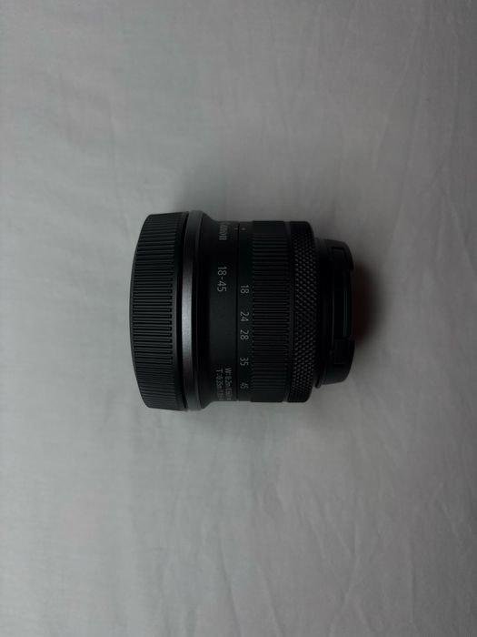 Canon EOS R100 (RF-S 18–45mm IS STM)
