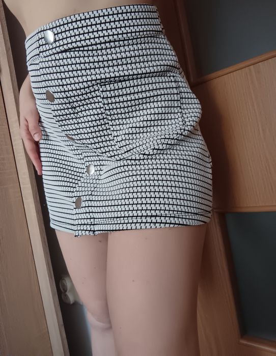 Trapezowa spódniczka krateczka elegancka M guzki