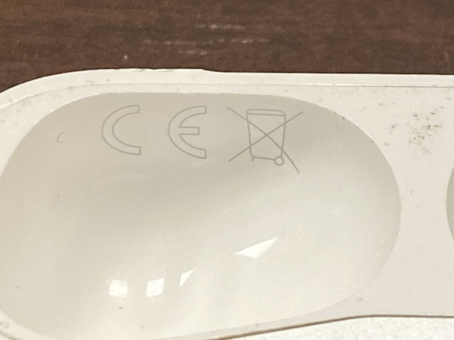 Продам оригинальный кейс Apple AirPods Pro 1-го  A2190