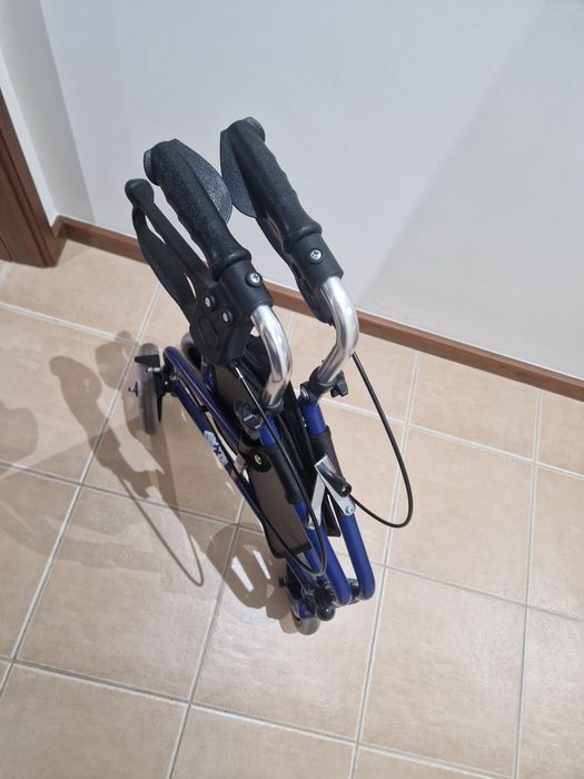 Andarilho para adultos com 3 rodas