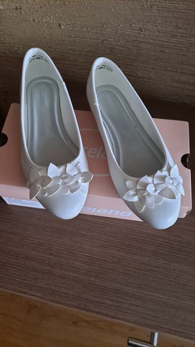 Balerinki biale używane rozm.33.