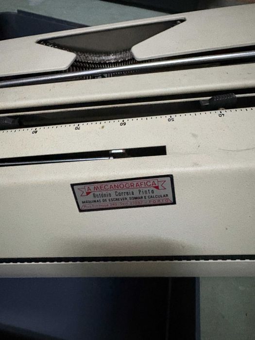 Máquina de escrever ROVER 8000 com mala Transporte