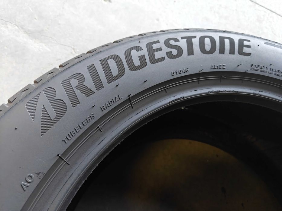 R20 285 45 шини літні Bridgestone Alenza 001 на Audi