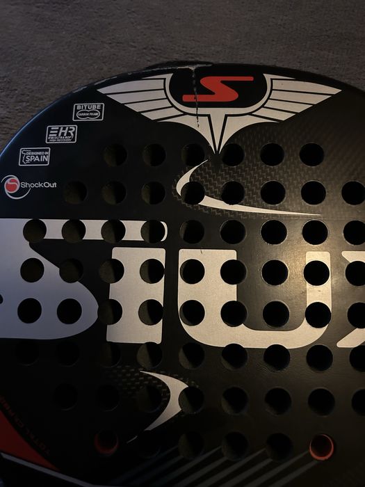 Raquete Siux Diablo preta e vermelha