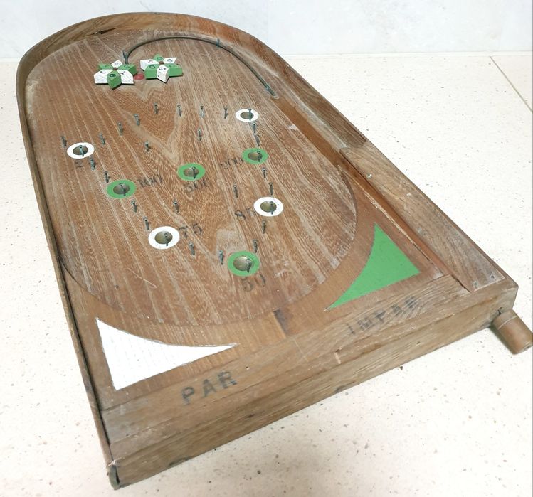 Antigo jogo de Flipper em madeira