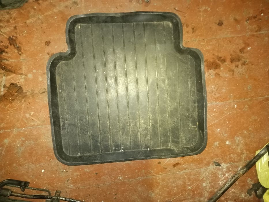 Коврики пасат б 4 універсал комплект