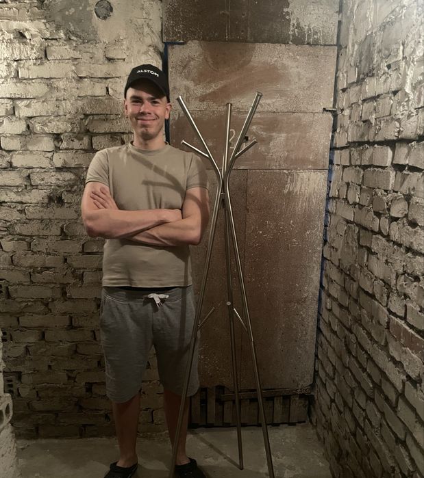 Sprzedamy wieszak stojący do przedpokoju 170 cm metalowy srebrny