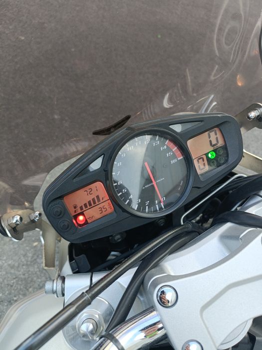 Suzuki GSR 600 - Estilo Naked