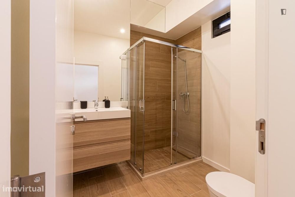 Quarto - localizado em Chelas Lisbon