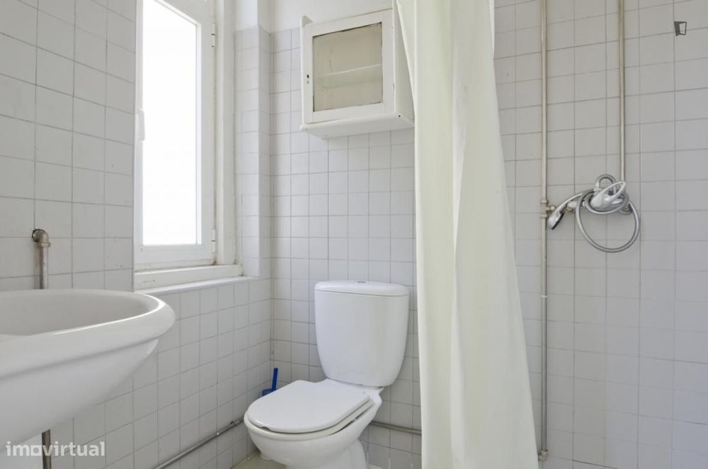 Quarto - localizado em São Bento Lisbon