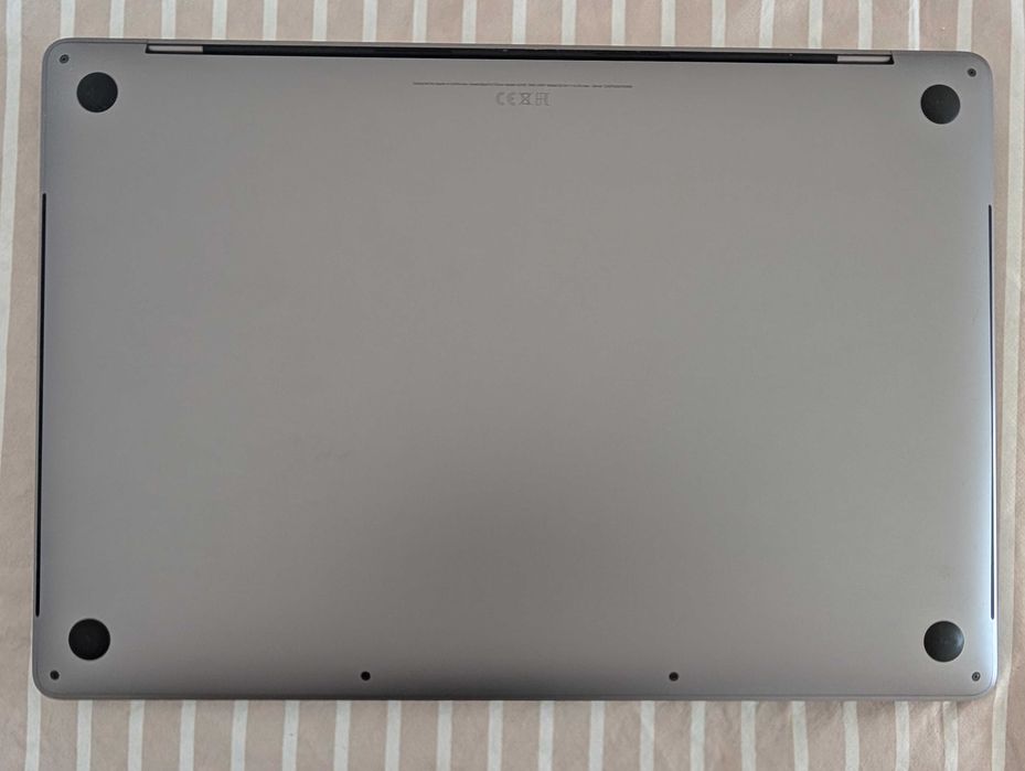 MacBook Pro 16" 2019 / 2.6GHz i7 / 32Gb RAM / 512Gb SSD / English Keyboard