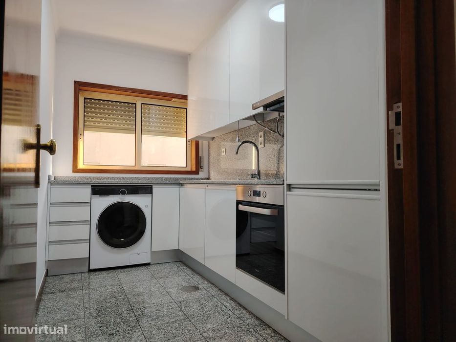 Apartamento, T2, lugar garagem em Canidelo
