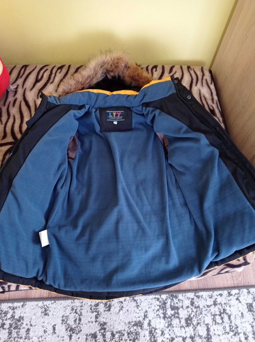 Продам куртку зимову дитячу