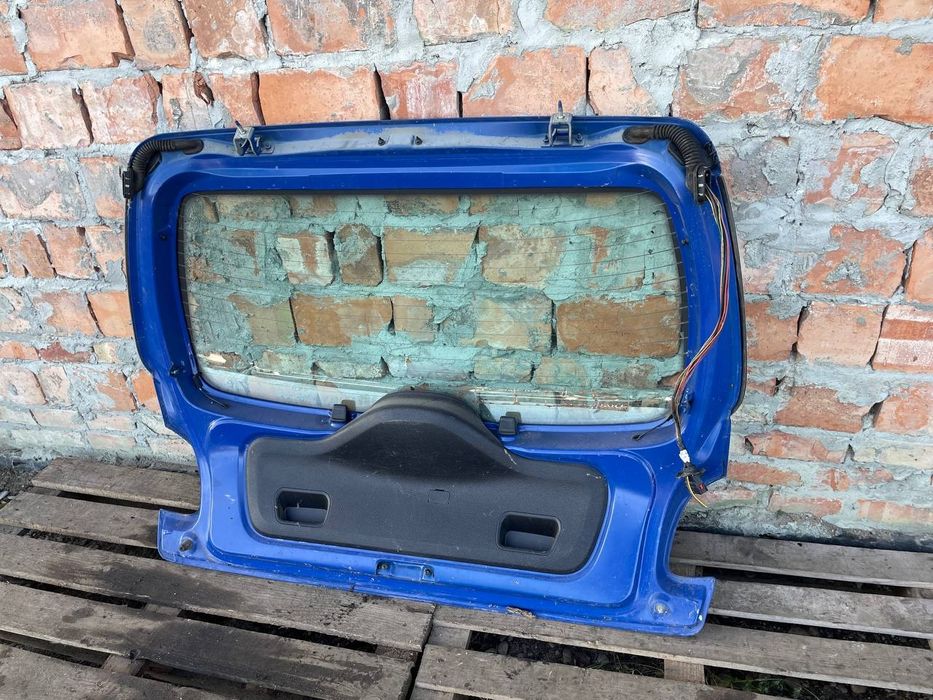 Кришка багажника Ляда Кляпа Задня дверка Задні двері Пежо 206 Peugeot