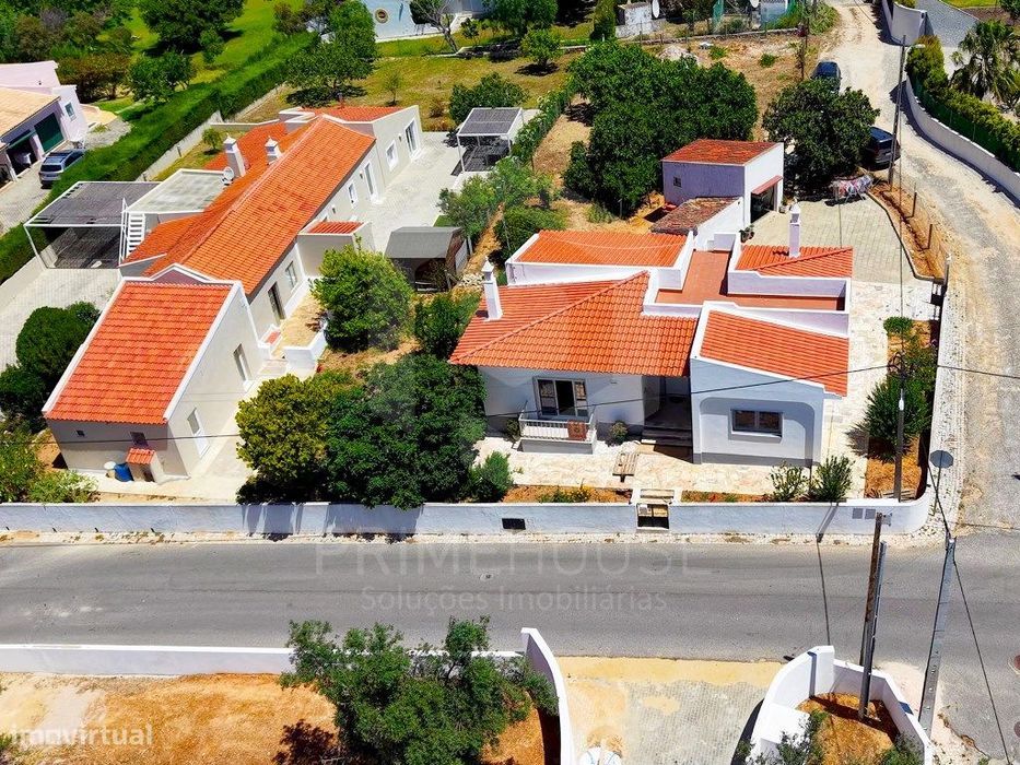 Moradia T3 + 2 Anexos Independentes em Alvor