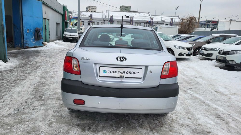Авто KIA Rio 2006 1.4