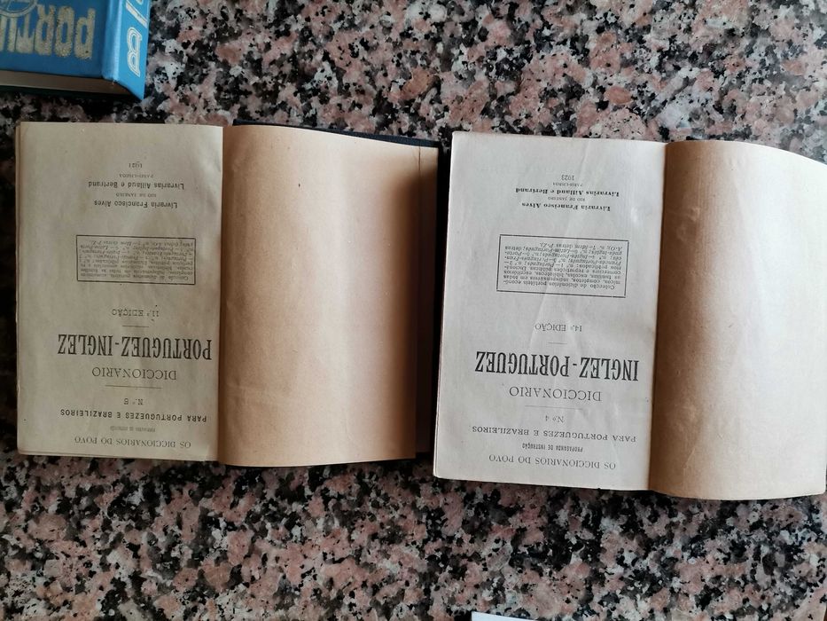 Coleção de 8 Dicionários (Espanhol, Italiano, Russo, Ucraniano, Inglês) - Inclui Antigo 1921
