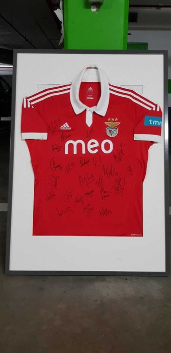 Camisola Oficial Benfica Autografada com moldura