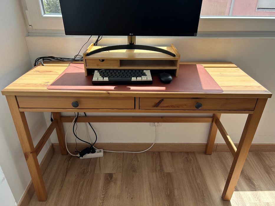 Secretária IKEA Hemnes em pinho