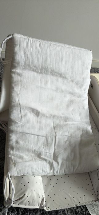 Contorno de cama de grades bebé