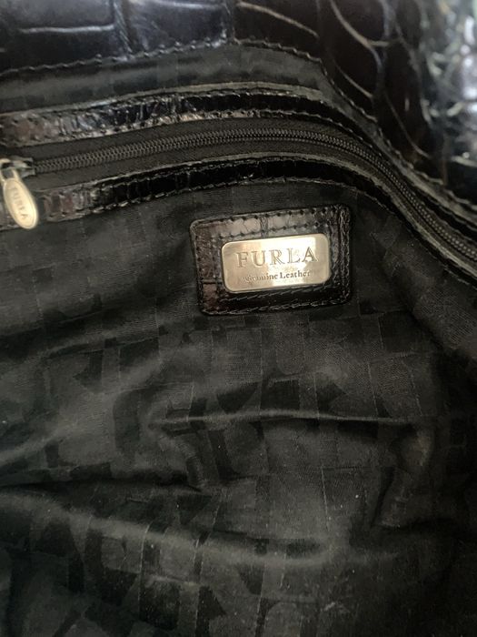 Czarna torebka Furla