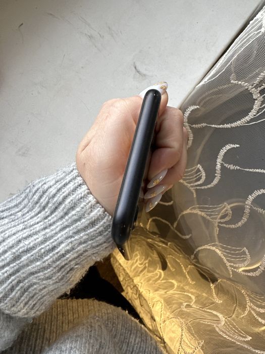 Iphone SE 2020  64 мб айфон