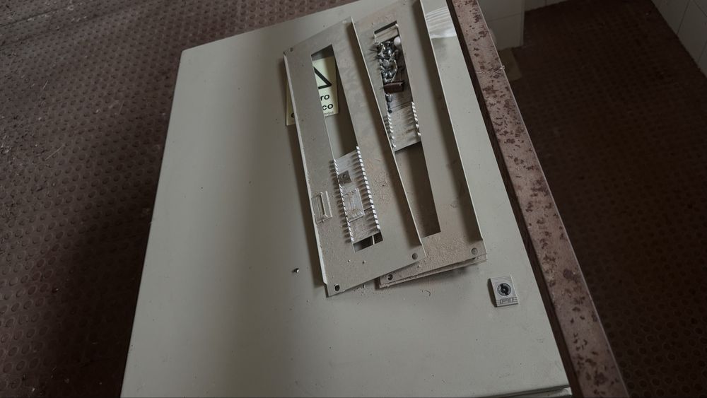 Quatro eletrico/caixa