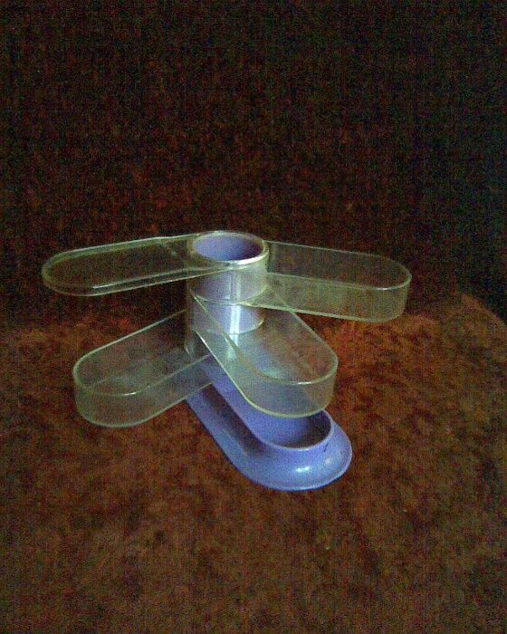 Подставка для канцтоваров.