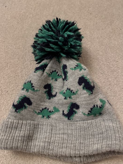 Шапка с динозаврами
