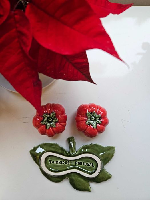 Conjunto de Saleiro e Pimenteiro Design de Tomate por Faiobidos