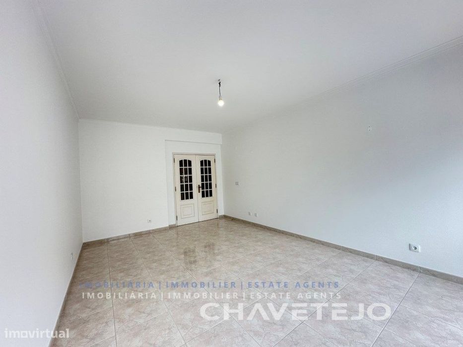 Apartamento T2 com arrecadação em Tomar - Disponível final Setembro