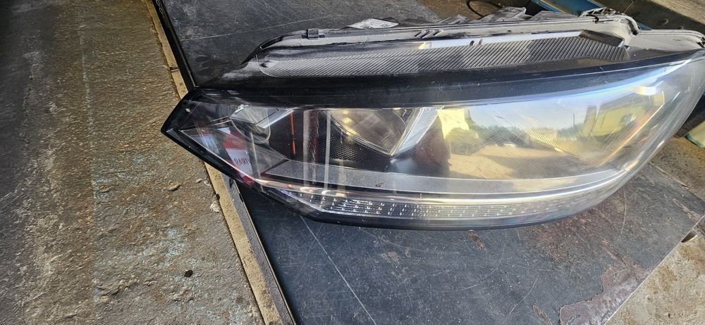 Farol direito VW TOURAN (5T1)