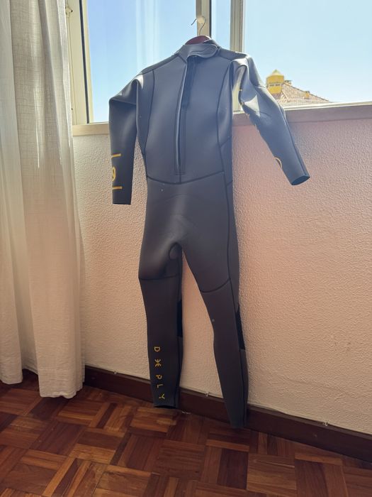 Fato Surf Deeply cinzento + Oferta poncho Deeply azul escuro