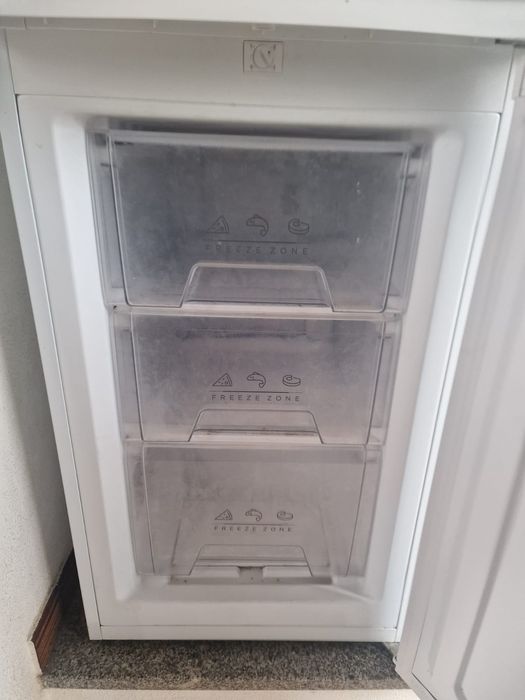 Congelador vertical SelecLine - bom estado