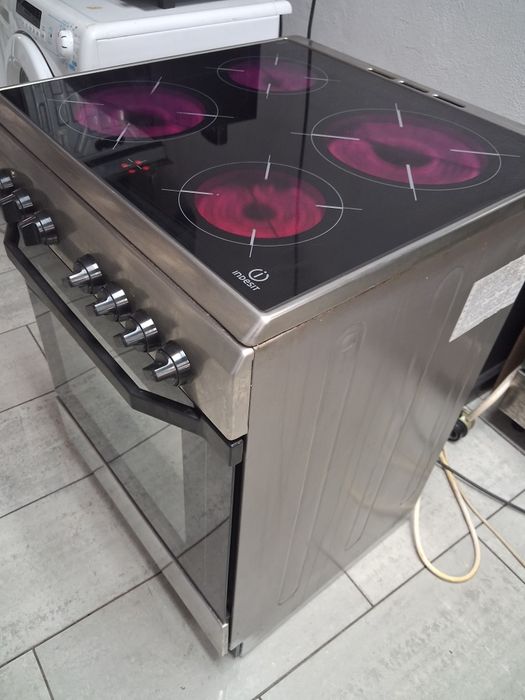 Fogão vitroceramico Indesit 60cm larg