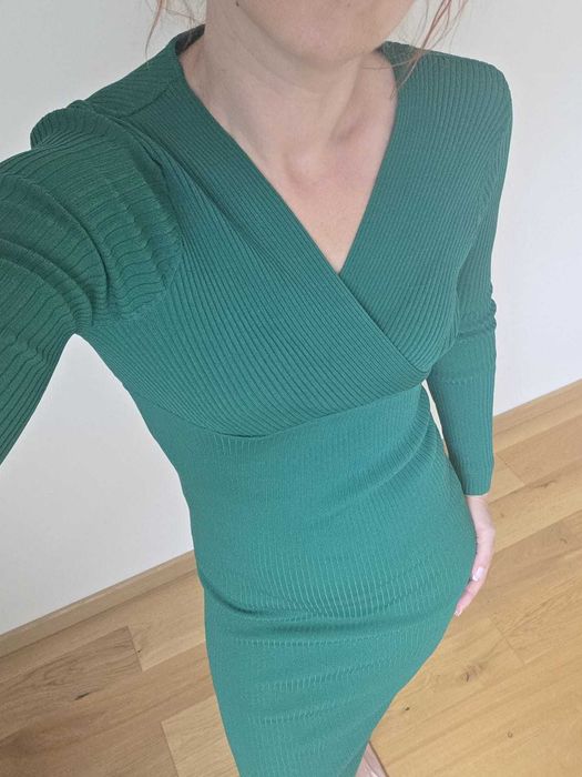 Sukienka midi Zara dopasowana