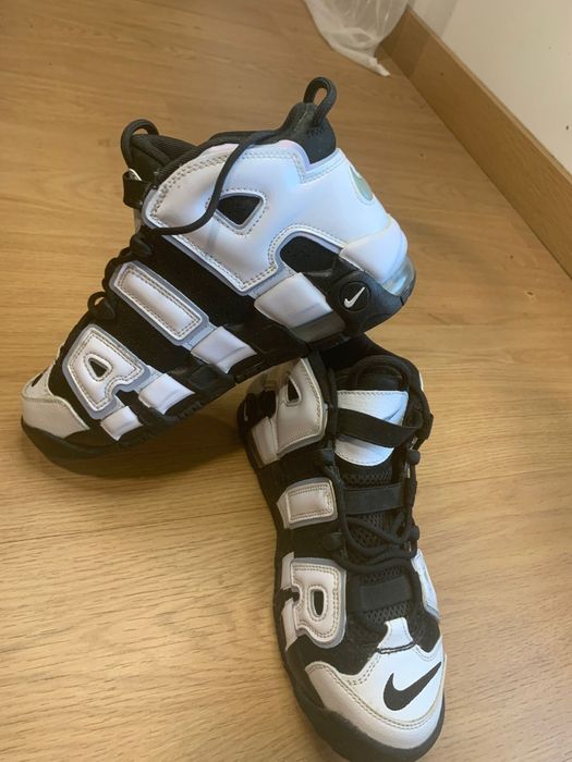 Tenis Nike branco e preto