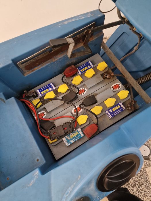 Autolavadora fimap, com todos os acessórios, baterias novas