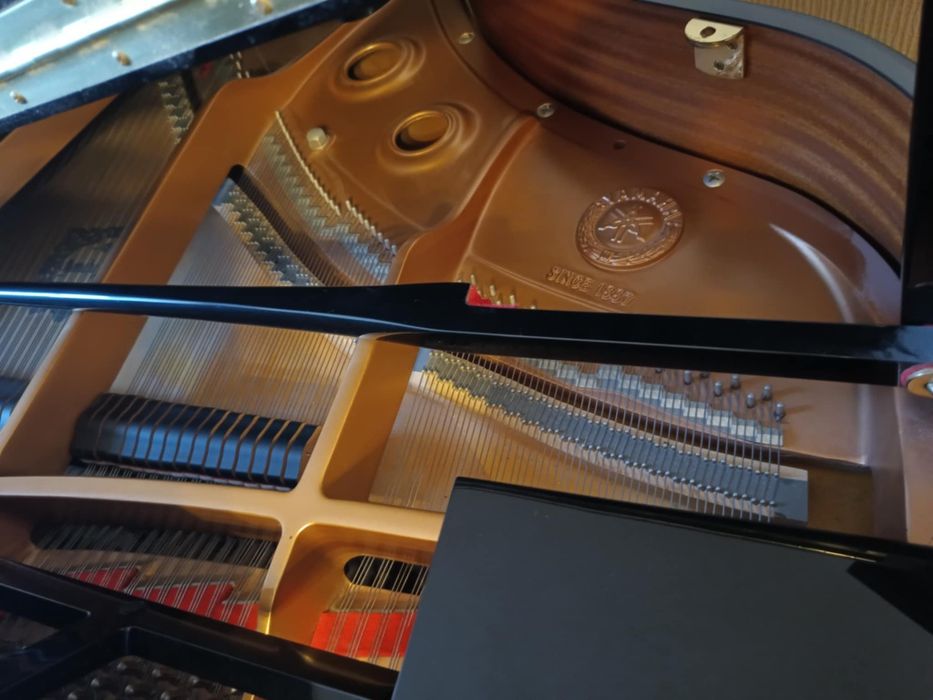 Fortepian Yamaha A1