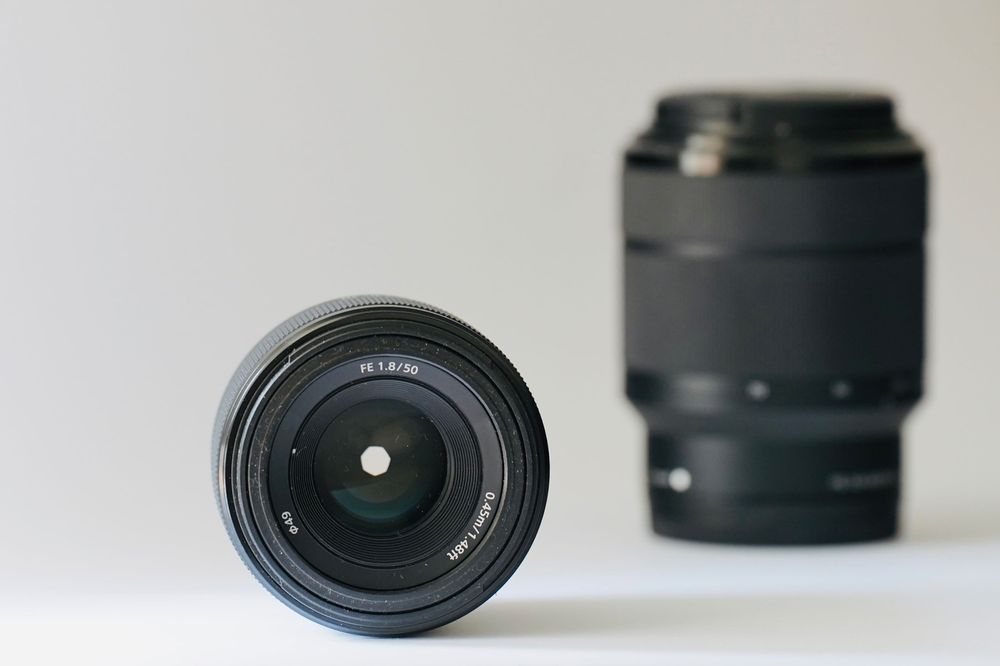 Duas lentes para Sony E mount