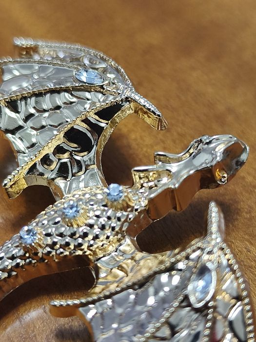 Alfinete Dragão Dourado