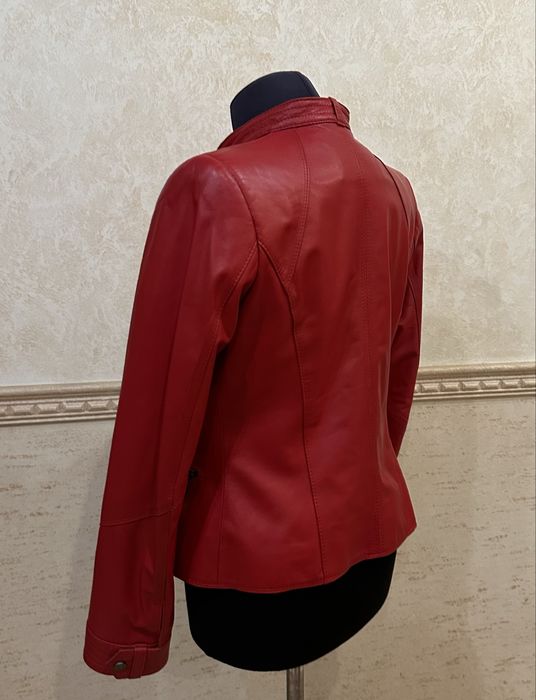 Продам красную кожаную куртку
