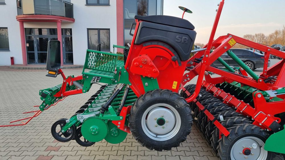 Siewnik do zboża SR301 Agro-masz dwutalerzowy siewnik zbożowy Gaspardo